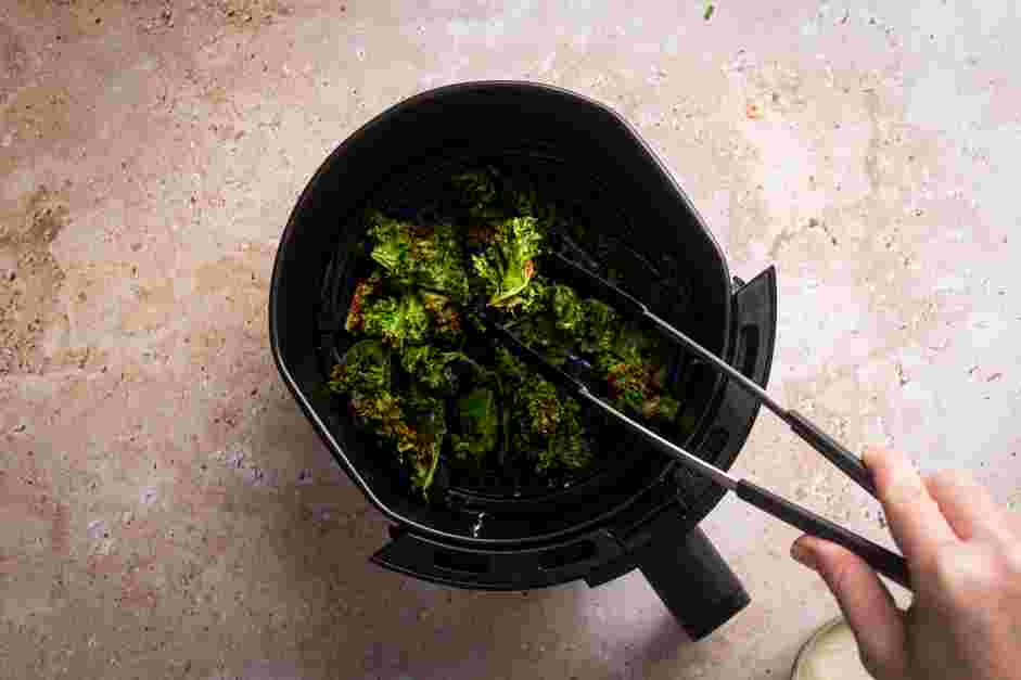 Air Fryer Kale Chips Recipe:
Place the kale in a single layer on the air fryer basket.