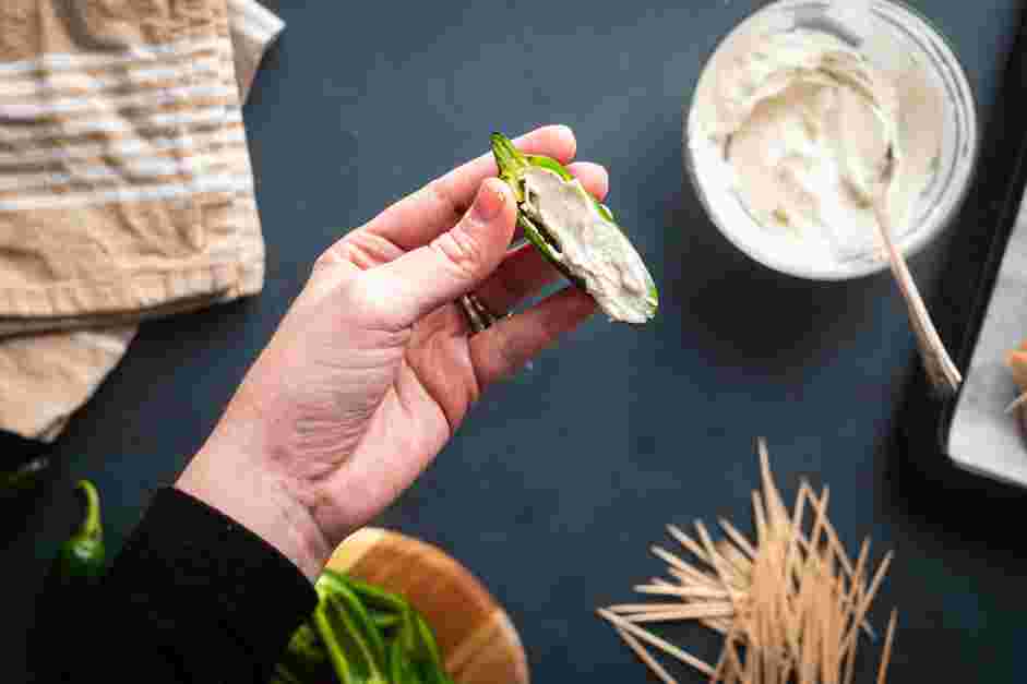 Keto Jalapeno Poppers Recipe:
Fill the jalapeno with the cream cheese mixture.
