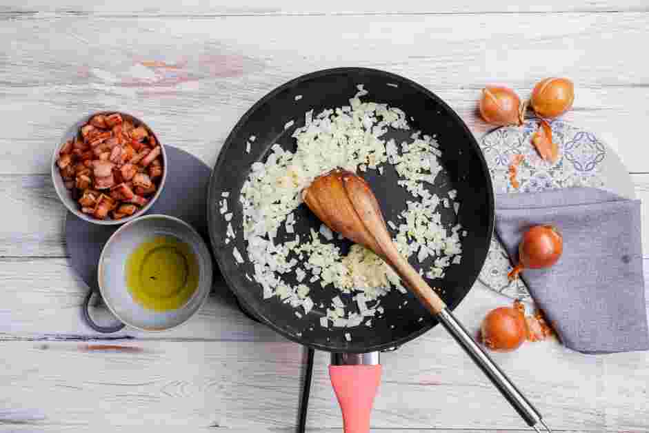 Bacon Onion Jam Recipe: Add the minced garlic and sauté for 1 minute.