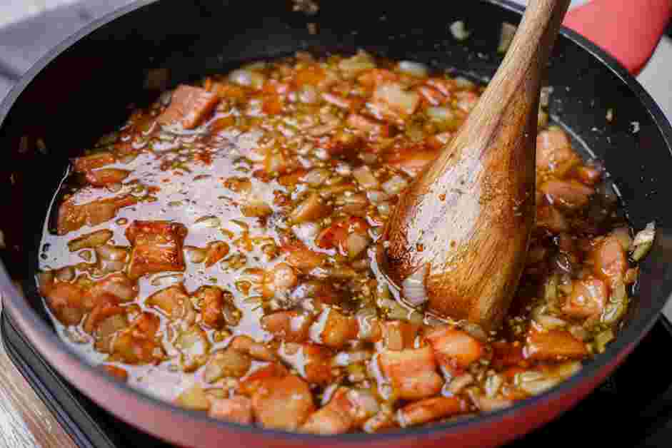 Bacon Onion Jam Recipe: Bring the mixture to a strong simmer while stirring.