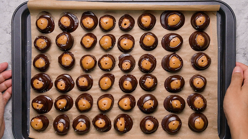 Buckeye Cookies Recipe: 
Transfer the buckeyes into the freezer to set for 10-15 minutes.