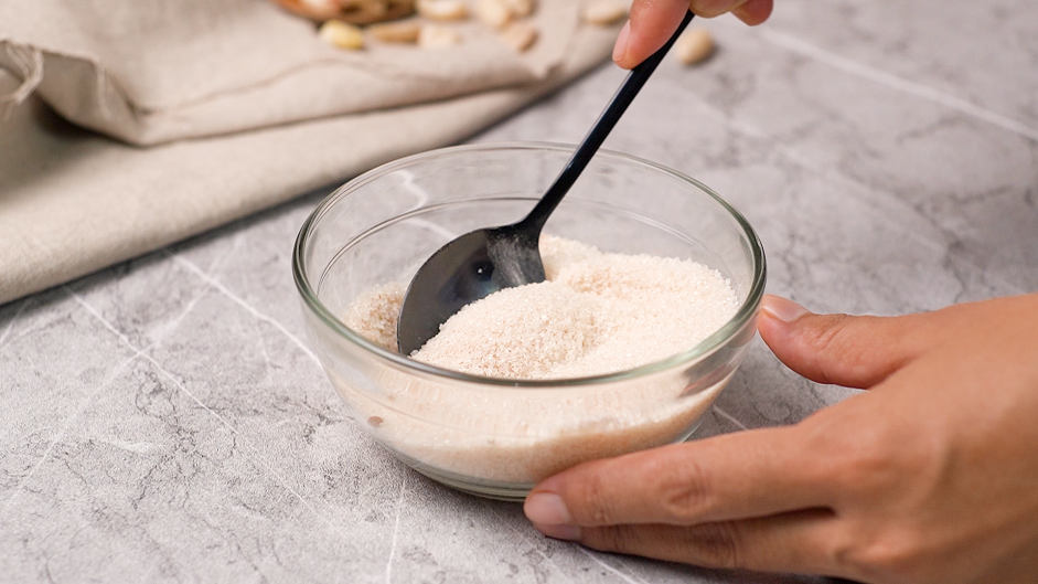 Honey Roasted Peanuts Recipe:
While the peanuts are roasting, whisk together the remaining ½ teaspoon of salt, sugar, cayenne pepper and garlic powder in a small bowl.
