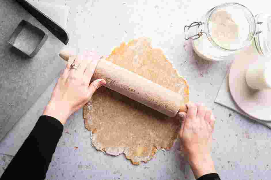 Cinnamon Graham Crackers Recipe: Line two baking sheets with parchment paper.