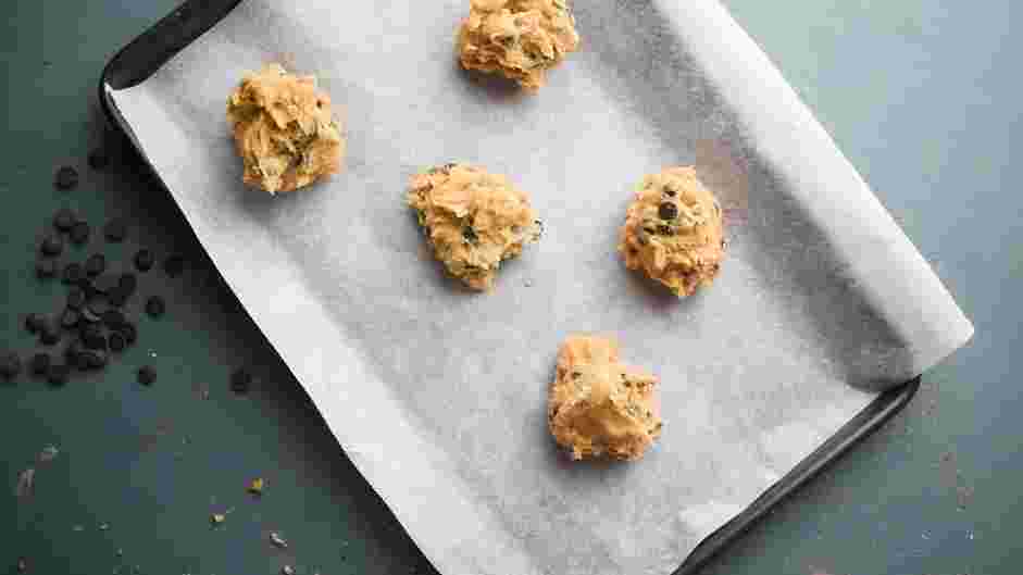 Chocolate Chip Walnut Cookies Recipe:
Remove the bowl from the refrigerator and preheat the oven to 350°F.