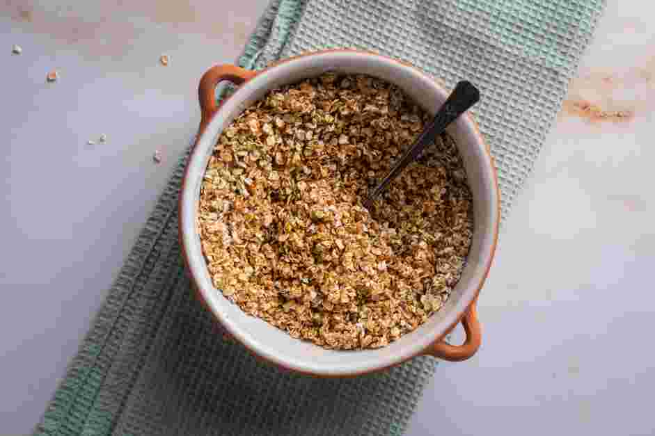 Baked Apple Oatmeal Recipe:
In a large bowl, combine the oats, brown sugar, melted butter, cinnamon, ginger, nutmeg and salt.