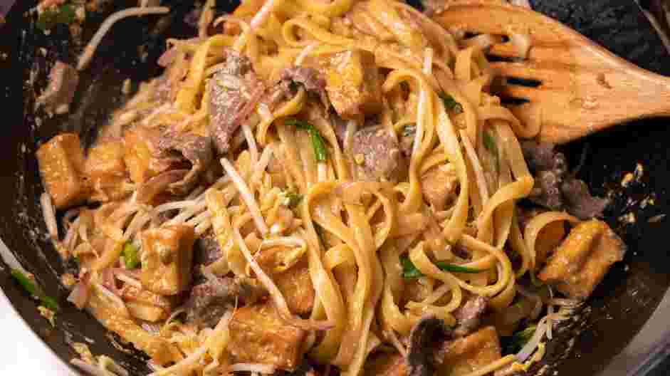 Beef Pad Thai Recipe:
Once the noodles are cooked, stir in the eggs, half of the chives, half of the bean sprouts and the reserved beef mixture.