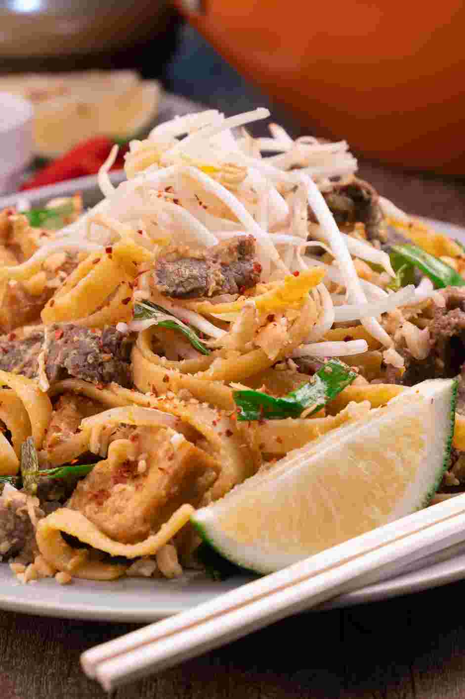 Beef Pad Thai Recipe:
Serve with the remaining bean sprouts, garlic chives, peanuts, chili powder and lime wedges.