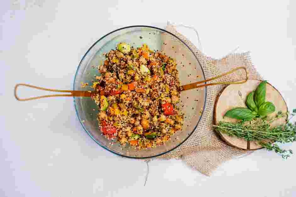 Rainbow Quinoa Bowl Recipe:
In a large mixing bowl, add the remaining 2 tablespoons of grapeseed oil, quinoa and vegetable mixture.