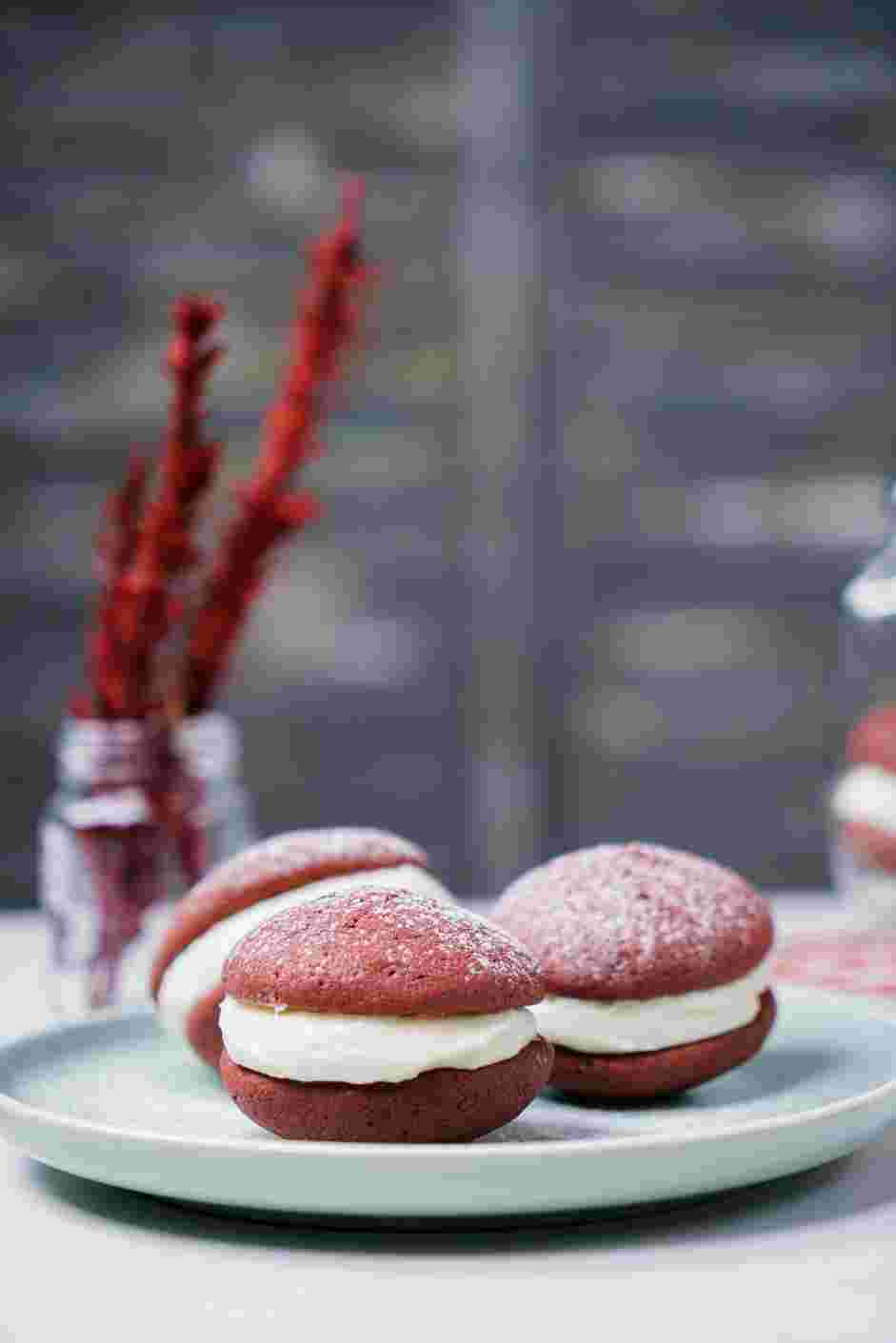 Red Velvet Whoopie Pie Recipe: Garnish with powdered sugar before serving.