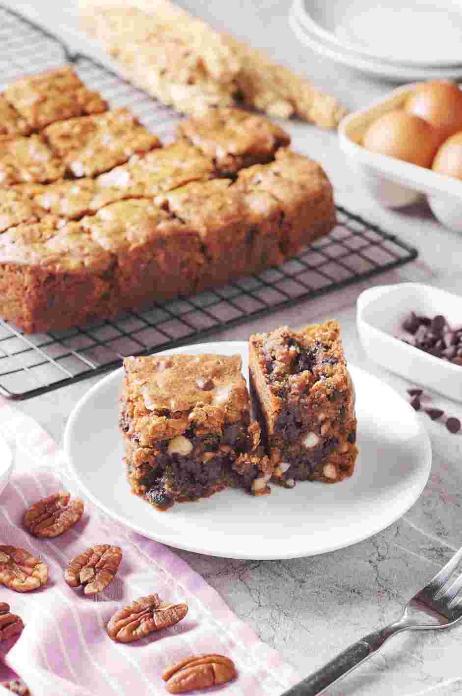 Chocolate Chip Blondies Recipe: Serve and enjoy!