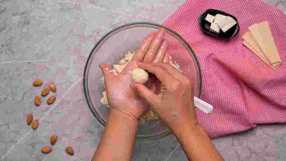White Chocolate Truffle Recipe:
Roll the white chocolate mixture in between your palms to create a spherical shape.