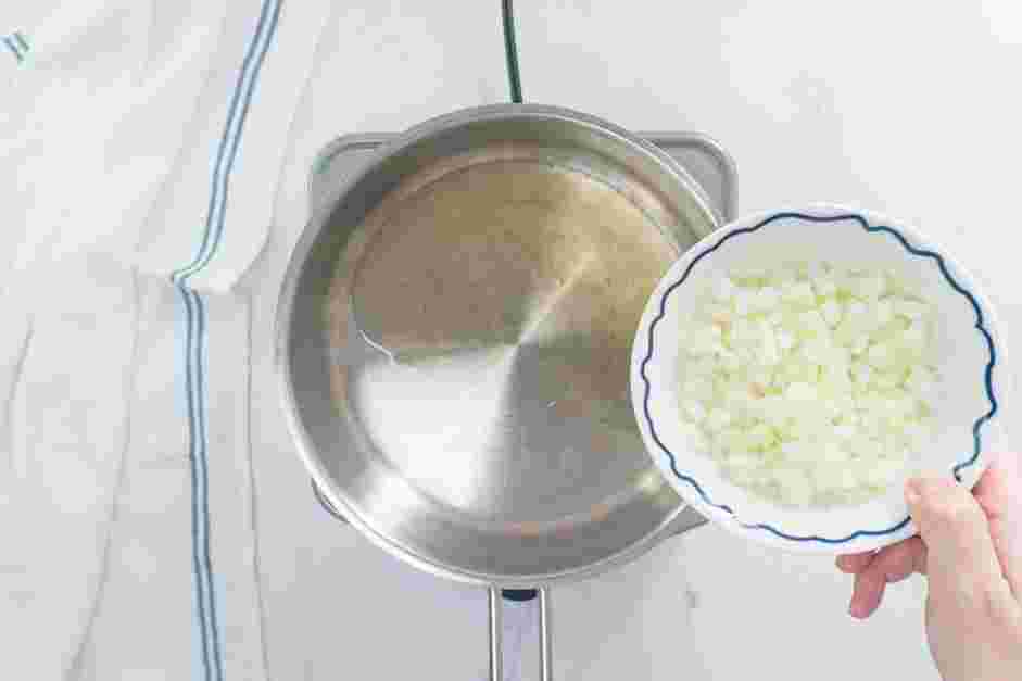 Spicy Vodka Pasta Recipe:
While the water comes to a boil, heat the olive oil in a large saucepan over medium heat.