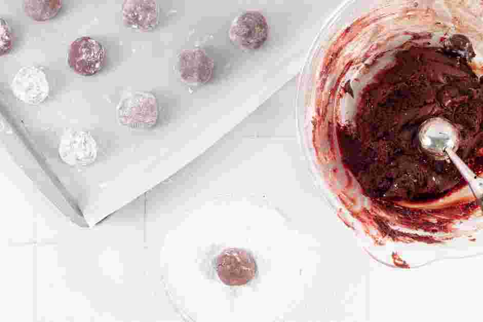 Red Velvet Crinkle Cookies Recipe:
Place the powdered sugar into a separate bowl.