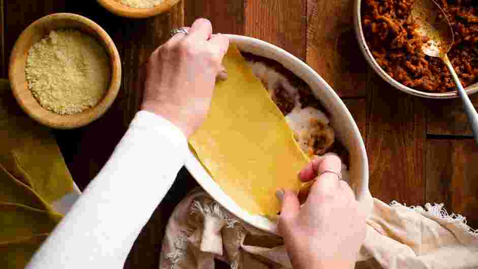 Bechamel Lasagna Recipe:
Top the sauce with the first layer of pasta.
