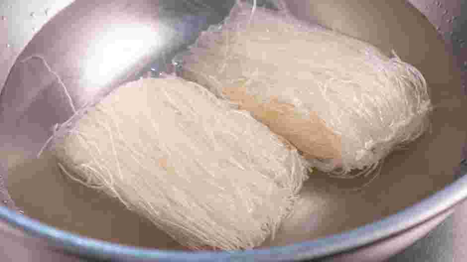 Pork Spring Roll (Por Pia Tod) Recipe:
In a medium bowl, soak mung bean noodles in warm water for 15 minutes.