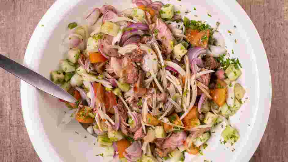 Thai Beef Salad (Yum Nua) Recipe:
Add the shallots, green onions, onion, cucumber, tomato, Thai peppers, chili powder (if using), fresh mint and lettuce leaves.