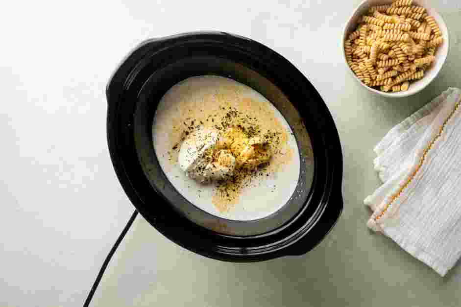 Crockpot Chicken Alfredo Recipe:
In a crockpot, add the chicken breasts, heavy cream, chicken broth, butter, cream cheese, garlic powder and Italian seasoning.