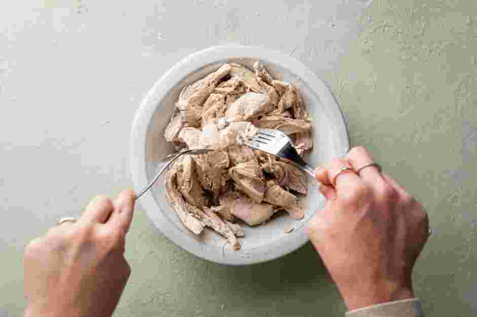 Crockpot Chicken Alfredo Recipe:
Once the chicken is cooked, remove the chicken from the crockpot and shred or slice.