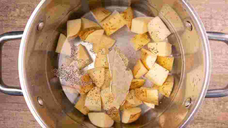 Cauliflower Potato Salad Recipe:
Preheat the oven to 400°F.