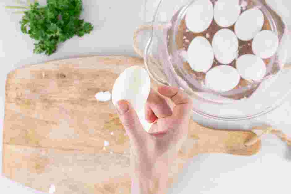 Deviled Egg Chicks Recipe:
Remove the eggs from the ice bath, crack and peel the eggs.