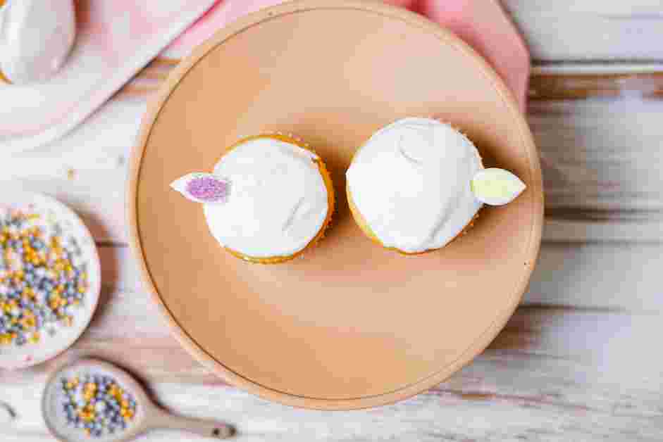 Flower Cupcakes Recipe: Form the petals.