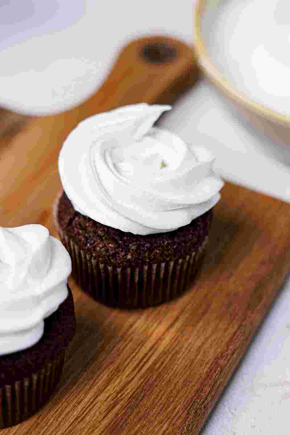 Seven Minute Fosting Recipe: Apply the frosting immediately to cake or cupcakes.
