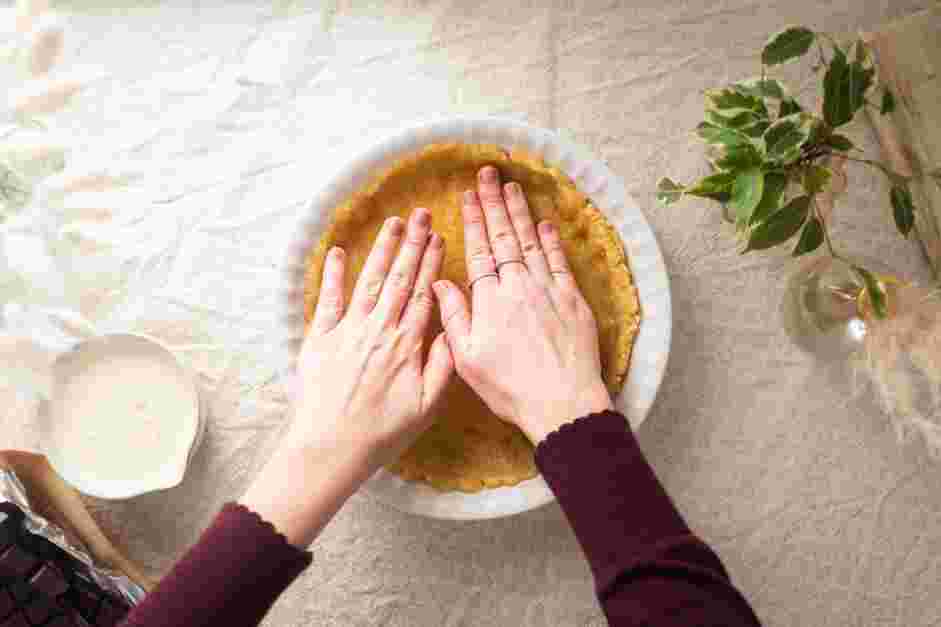 Chocolate Ganache Tart Recipe:
Transfer the dough to a 9-inch tart mold with a removable bottom.