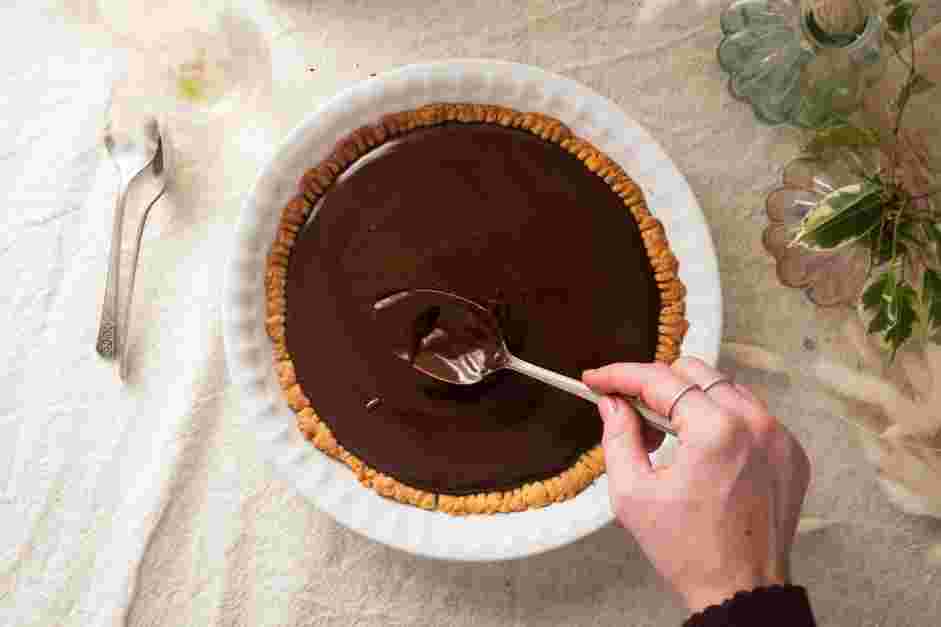 Chocolate Ganache Tart Recipe:
Pour the chocolate mixture into the cooled crust and refrigerate for at least one hour.