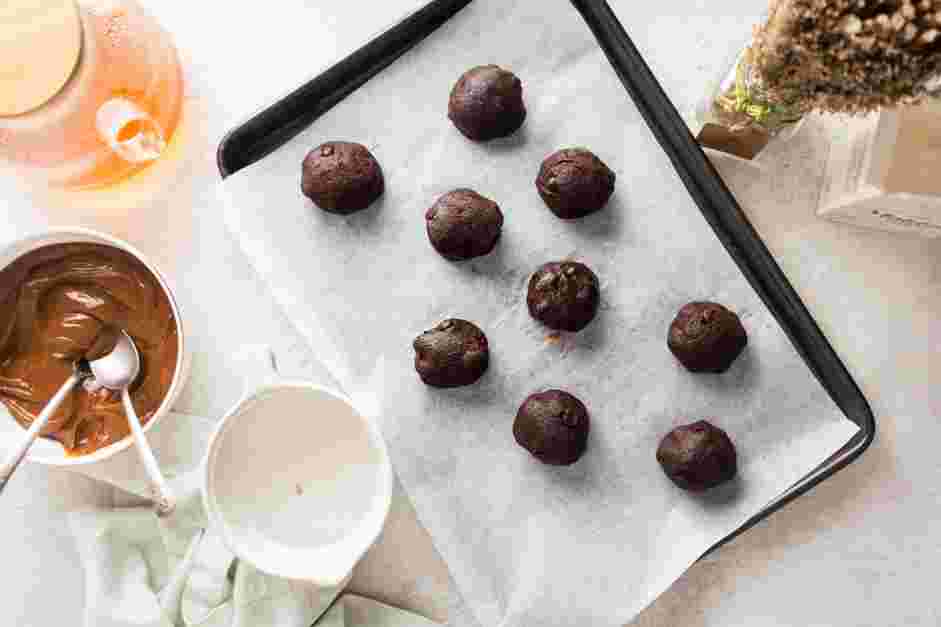 Dulce de Leche Cookies Recipe: 
Divide the remaining dough into sixteen portions.