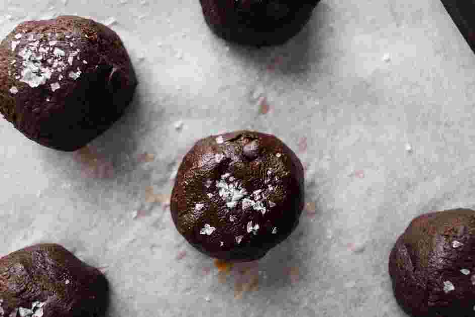 Dulce de Leche Cookies Recipe:
Sprinkle Maldon sea salt or fleur de sel on the cookie dough.
