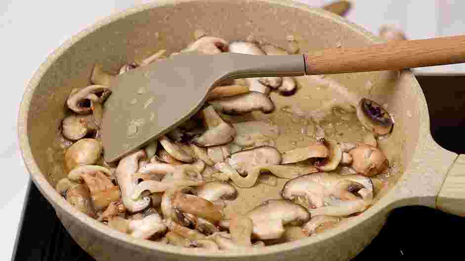Mushroom Ragout Recipe:
Deglaze the pan with the vegetable stock.