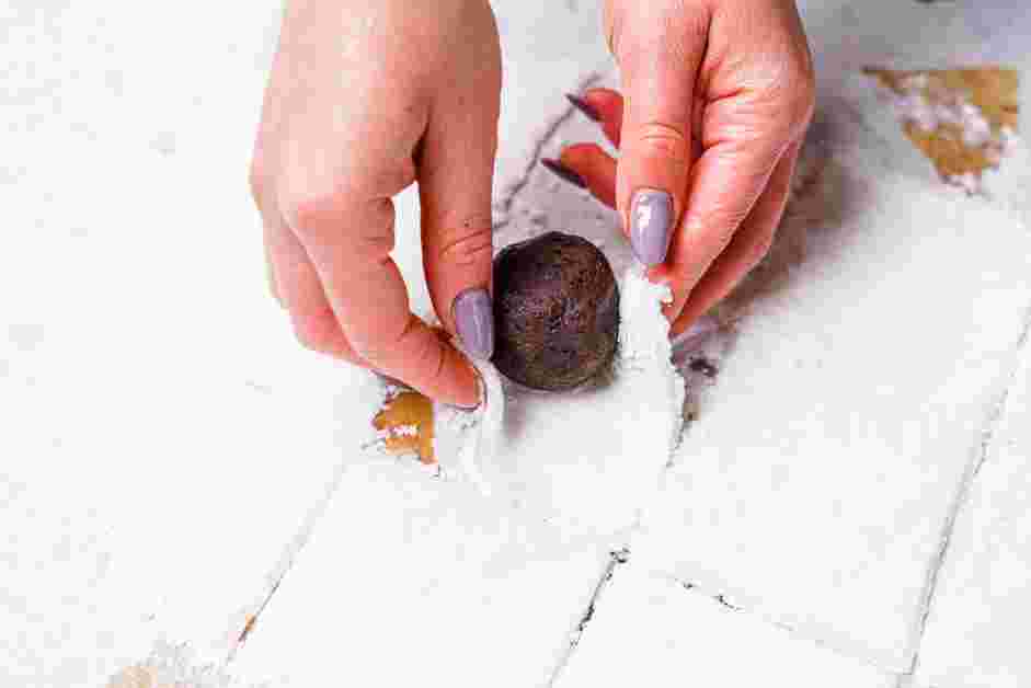 Strawberry Mochi Recipe:
Place the prepared strawberry in the center with the tip facing down.