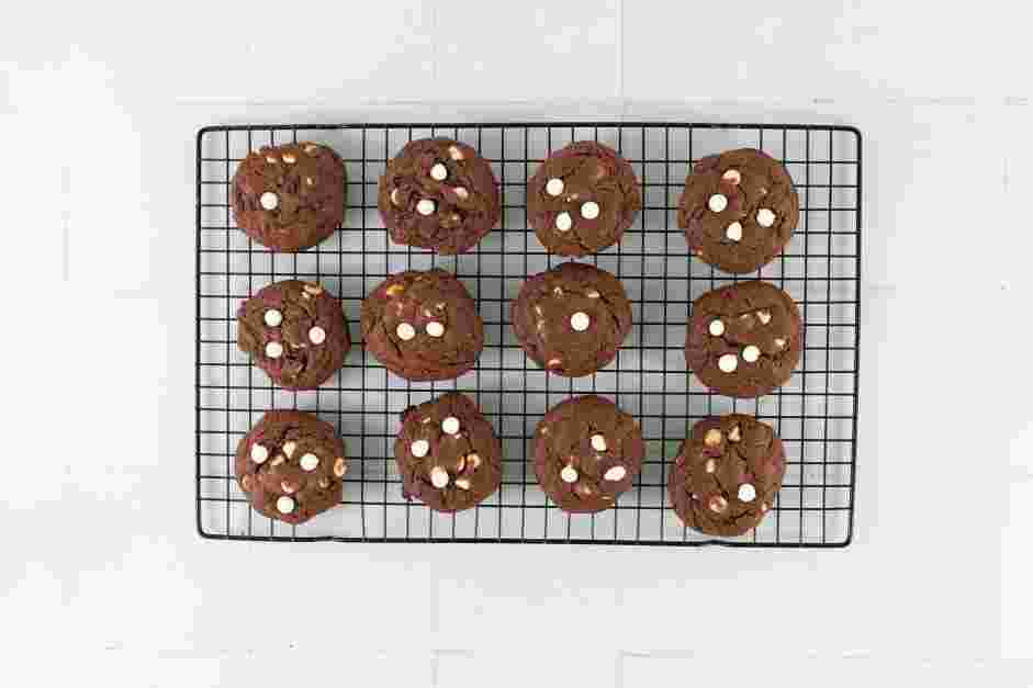 White Chocolate Chip Cookies Recipe: Let the cookies set on the baking sheet for 10 minutes before transferring them to a wire rack to cool completely.