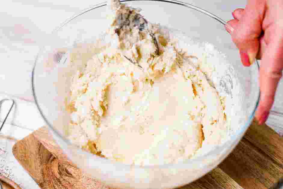 Gluten Free Cinnamon Rolls Recipe:
Stir in the milk mixture, tangzhong starter, softened butter and oil until a shaggy dough appears.