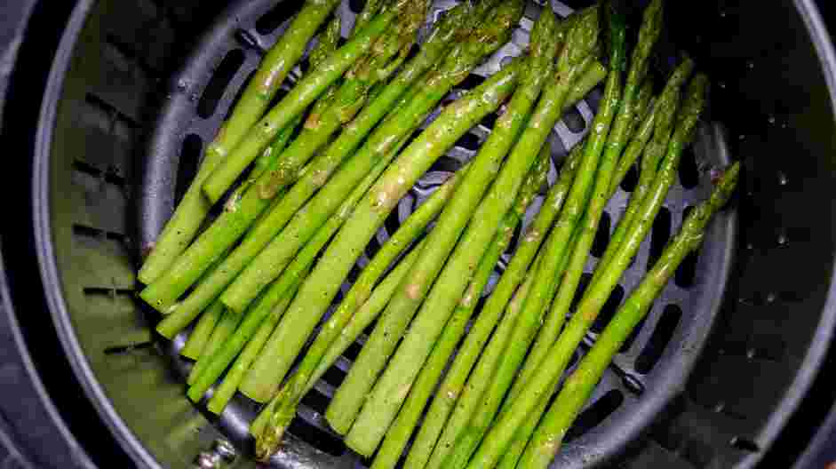 Air Fryer Asparagus Recipe:
Place the asparagus spears in a single layer in the air fryer basket.