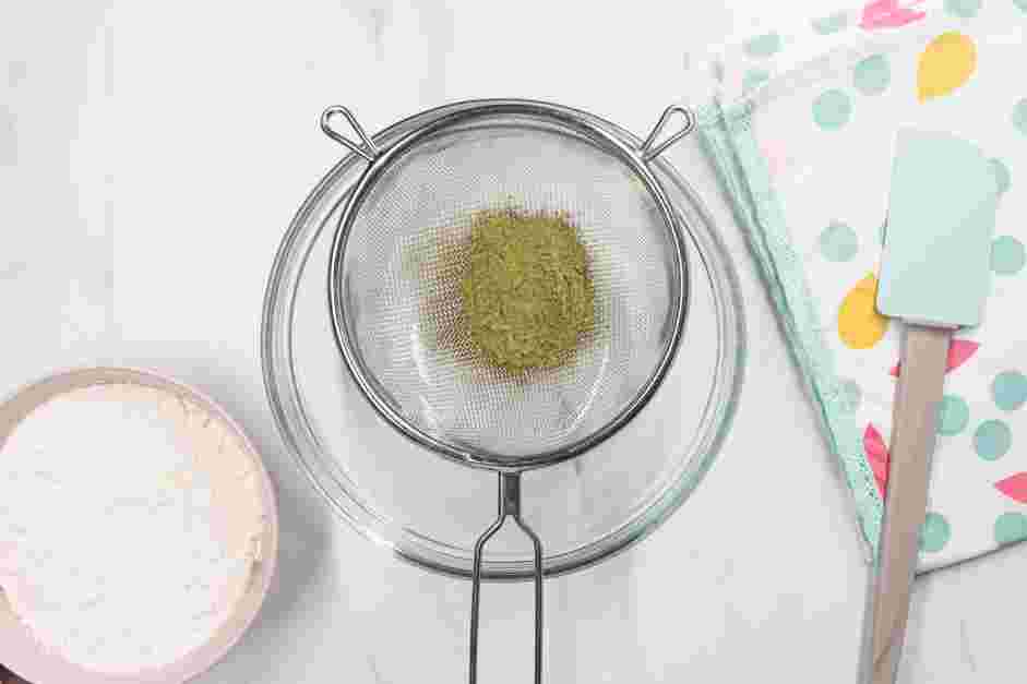 Matcha Cupcakes Recipe:
In a second bowl, sift together the flour, matcha powder, baking soda and baking powder.