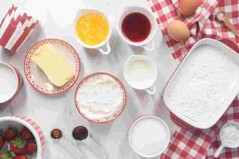 Strawberry Shortcake Cupcakes Recipe:
Preheat the oven to 350°F and line a 12-cup muffin pan with cupcake wrappers and set aside.