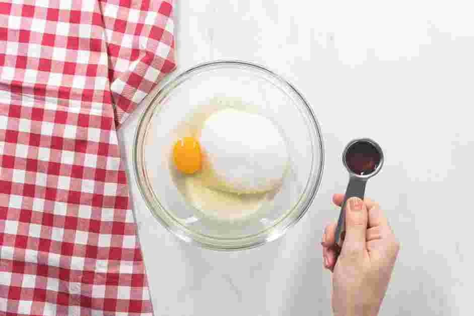 Strawberry Shortcake Cupcakes Recipe:
In a bowl of a mixer fitted with the paddle attachment or with an electric handheld mixer, beat the sugar, eggs and vanilla extract at medium-high speed until smooth and slightly thickened, about 3 minutes.