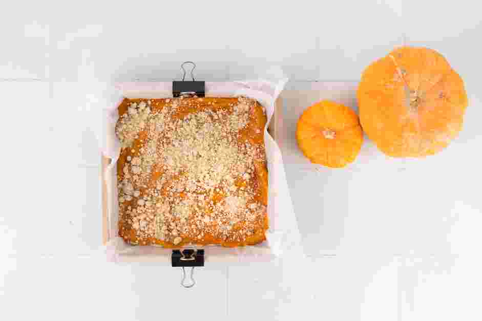 Pumpkin Pie Bars Recipe:
Sprinkle with the reserved topping mixture.