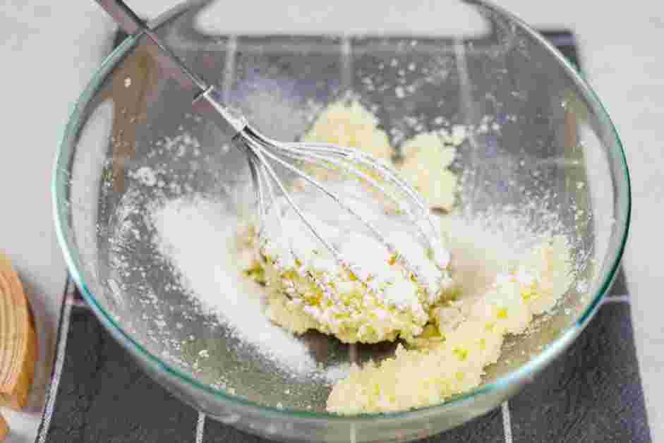 Melon Pan Recipe: 
Sift one tablespoon of cake flour over the bowl and mix until well combined.