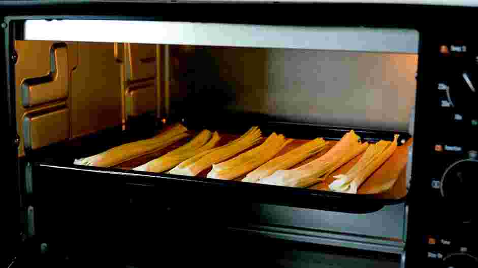 Roasted Leeks Recipe:
Remove the leeks from the oven and top the leeks with the potato flakes and Parmesan cheese.