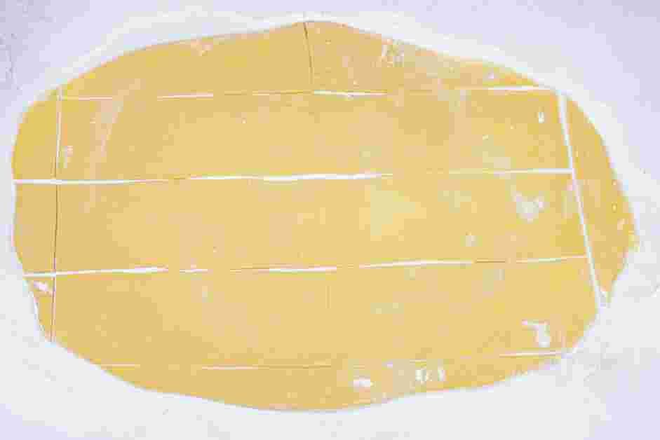 Spinach Ravioli Recipe:
Cut the dough into 11x30 centimeter rectangles.