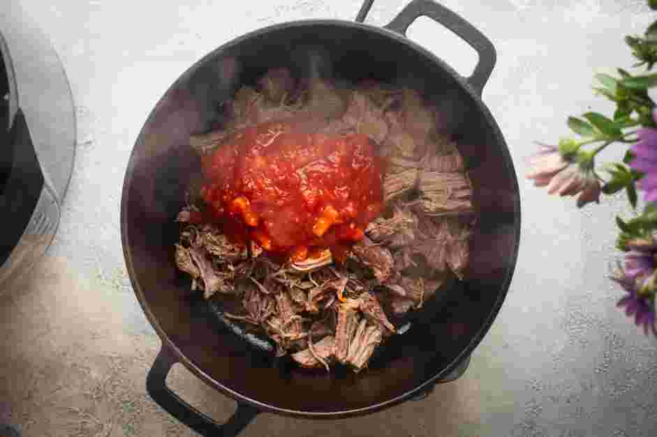 Instant Pot Short Ribs Recipe: Transfer the shredded short ribs to a deep skillet.