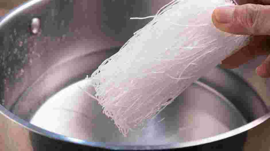 Rice Paper Rolls (Summer Rolls) Recipe:
Prepare the rice noodles.