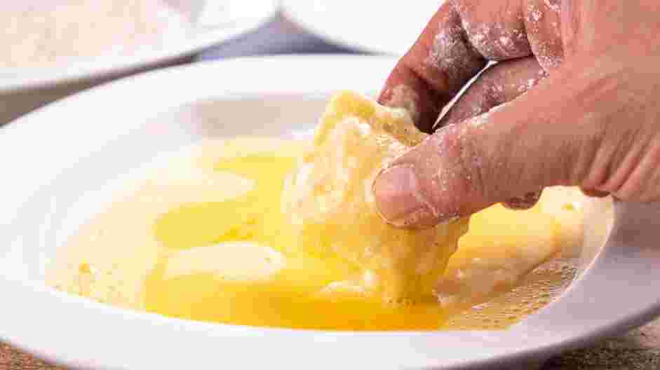 Fried Ravioli Recipe: Transfer the ravioli to the eggs.