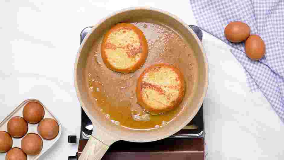 Brioche French Toast Recipe: Place brioche on one side and let it cook for 5 minutes, repeat on the other side until golden brown.