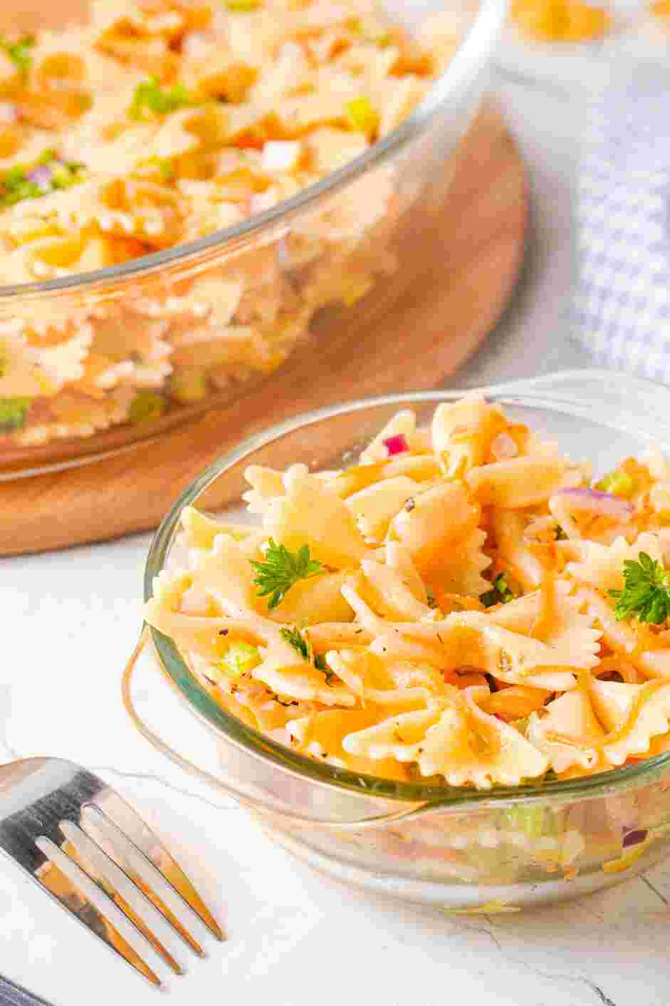 Bow Tie Pasta Salad Recipe: Add the parsley to the bowl and mix.