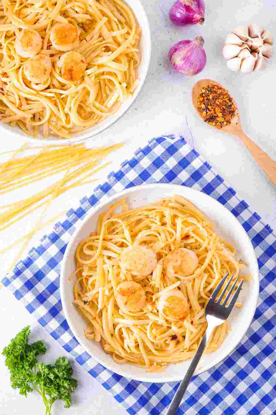 Scallop Scampi with Linguini Recipe: Place the scallops over the linguine and serve.