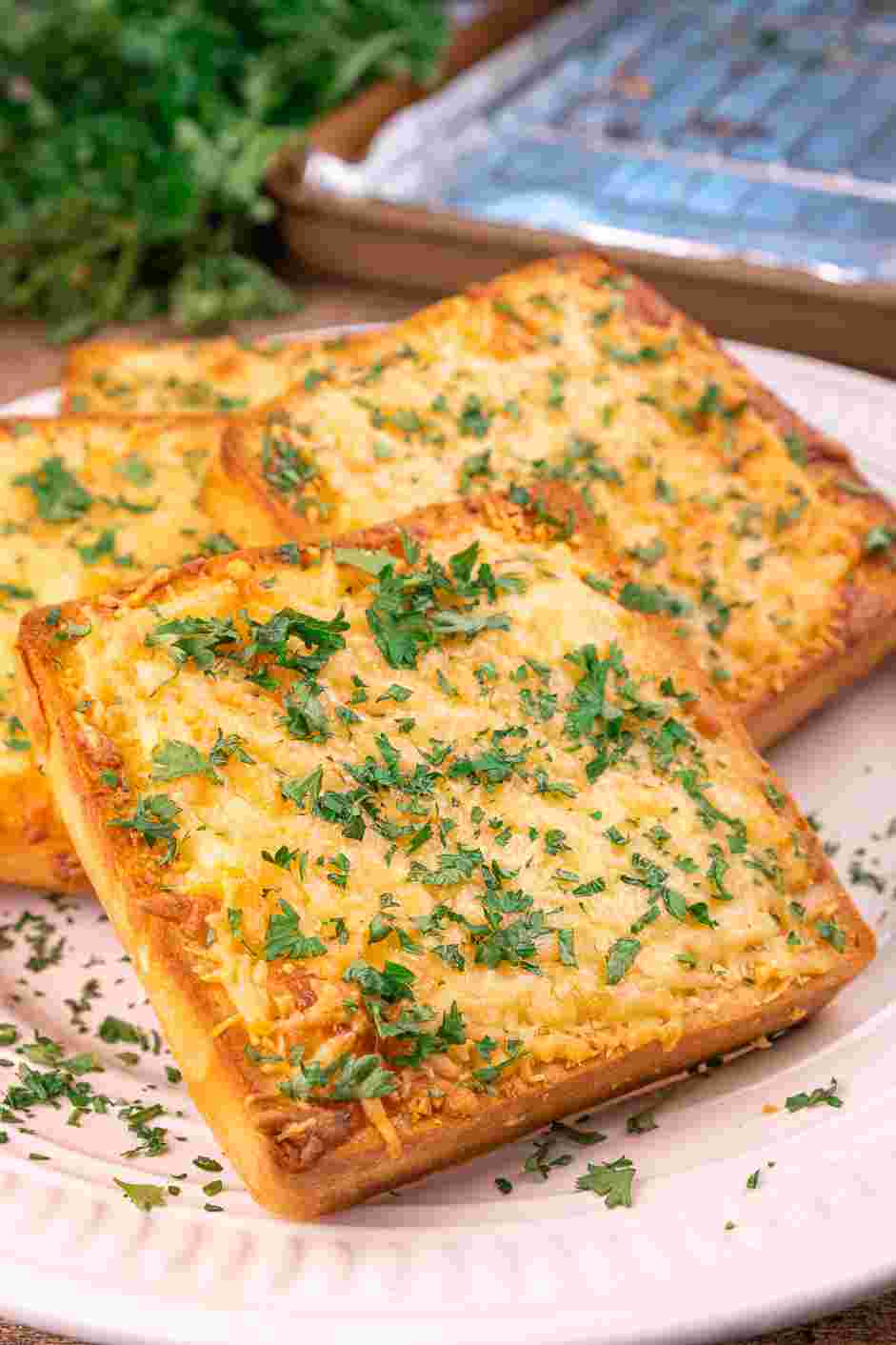 Texas Toast Garlic Bread Recipe: Garnish with fresh parsley and serve.