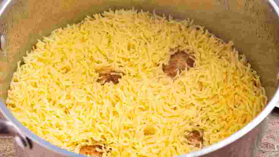 Chicken and Yellow Rice Recipe: Turn off the heat and let rest for 5 minutes before serving.